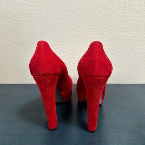 Prada - Picture 3 of 5